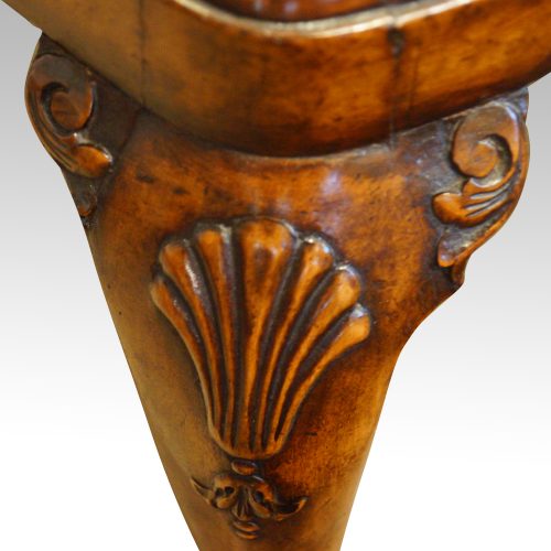 Set of 8 walnut Queen Anne style dining chairs shell carving detail