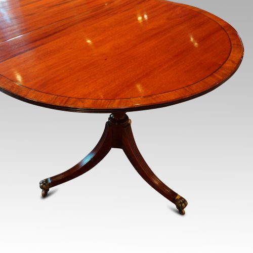 Regency style mahogany 12 seat dining table end section