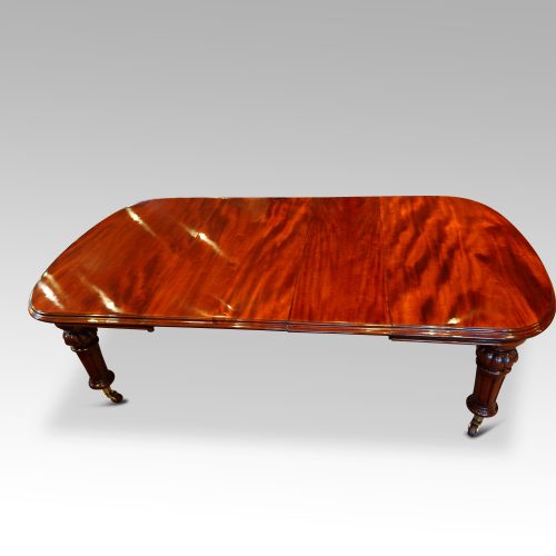 Victorian mahogany 10+ seat dining table with 2 leaves