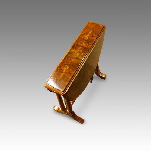 Victorian walnut baby Sutherland table top closed