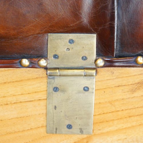 Camphorwood ottoman hinge