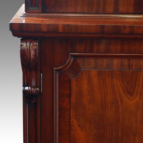 Fine Victorian mahogany bookcase corbel