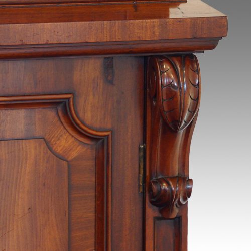 Fine Victorian mahogany bookcase corbel detail