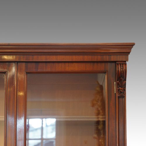 Fine Victorian mahogany bookcase glazed top