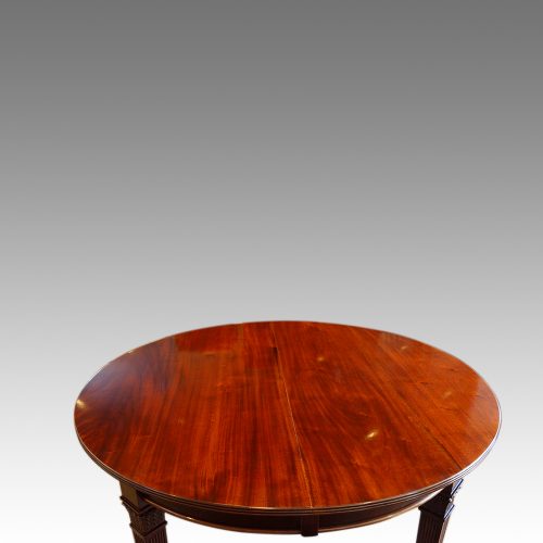 Edwardian extending mahogany dining table top detail