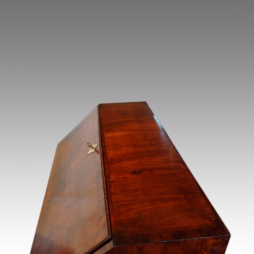 Georgian walnut bureau topdetail