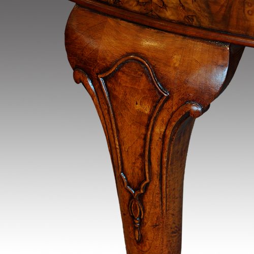 Edwardian walnut extending dining table knee