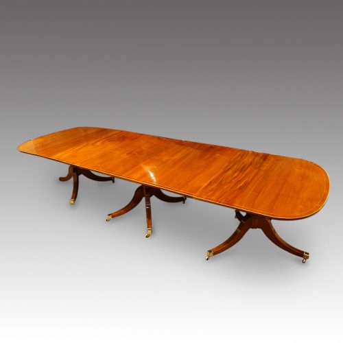 Georgian style mahogany 3 pillar dining table