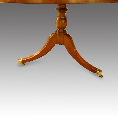 Georgian style mahogany 3 pillar dining table end column