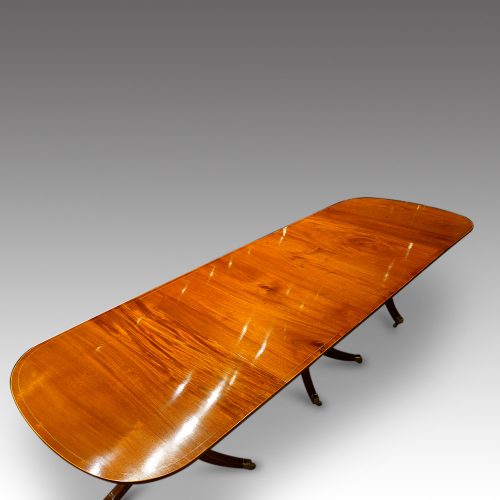 Georgian style mahogany 3 pillar dining table top view