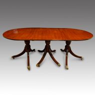 Antique mahogany 3 pillar dining table closed
