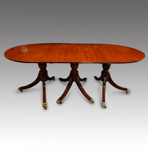 Antique mahogany 3 pillar dining table closed