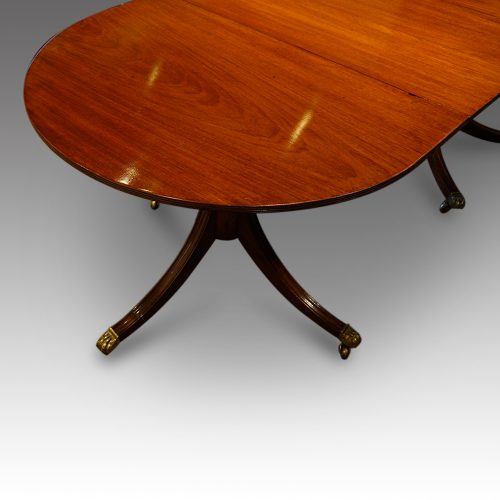 Antique mahogany 3 pillar dining table end of top