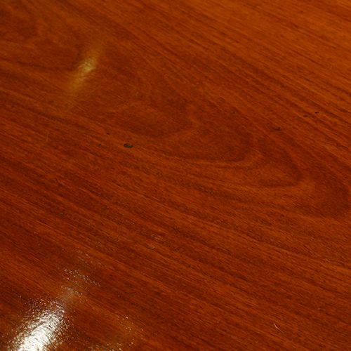 Antique mahogany 3 pillar dining table top detail