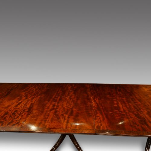 George V mahogany 3 pillar dining table centre