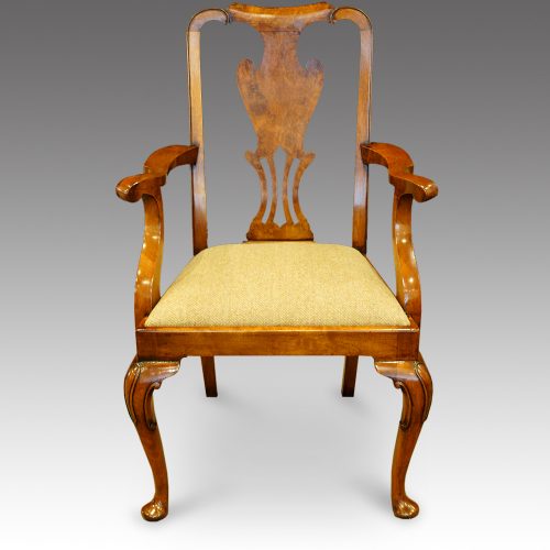 Set of 8 walnut Queen Anne style dining chairs armchair