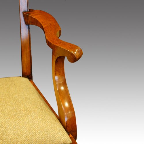 Set of 8 walnut Queen Anne style dining chairs armchair arm