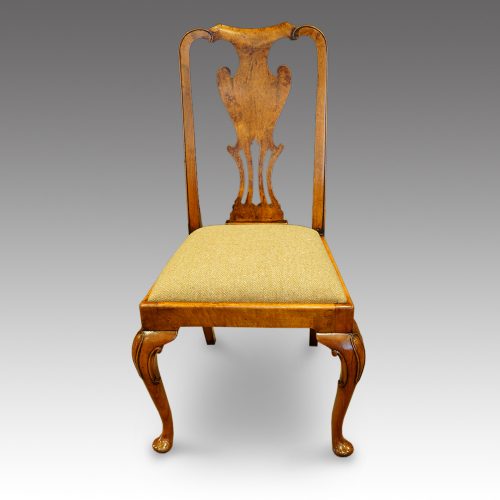 Set of 8 walnut Queen Anne style dining chairs side chair