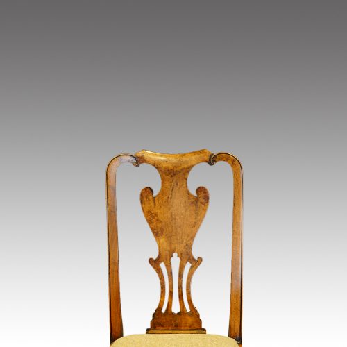 Set of 8 walnut Queen Anne style dining chairs splat
