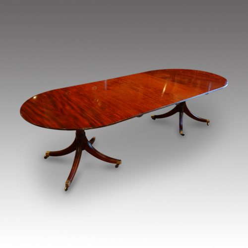 Mahogany twin pillar dining table detail