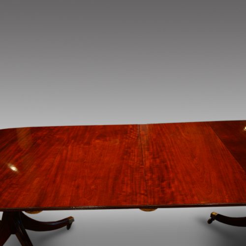 Mahogany twin pillar dining table detail top