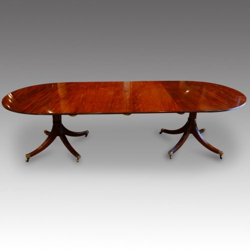 Mahogany twin pillar dining tableside view