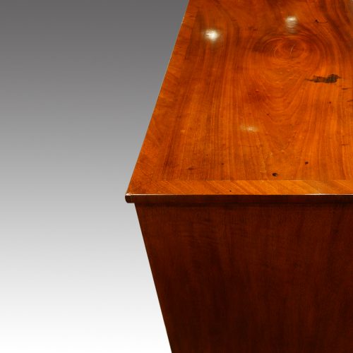Antique mahgany chest of drawers crossbanding