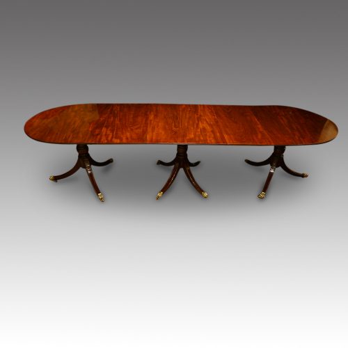 Georgian style 3 pillar dining table