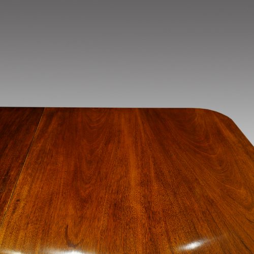 Georgian style mahogany twin pillar dining table top detail