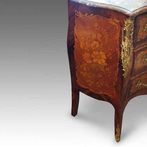 Continental bombe commode side