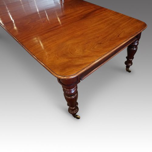 William IV mahogany extending dining table end view
