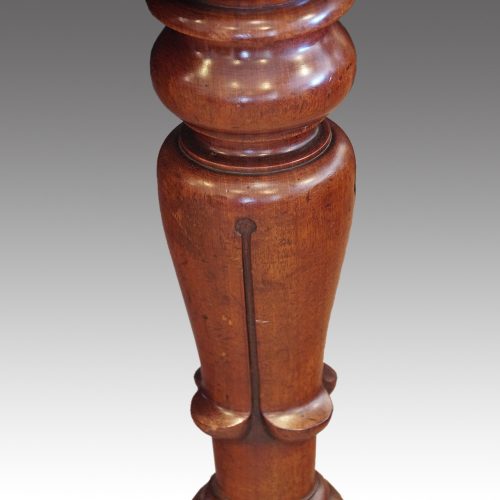 William IV mahogany extending dining table leg detail
