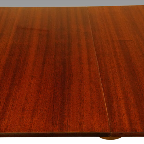 Georgian style mahogany twin pedestal dining table top close up
