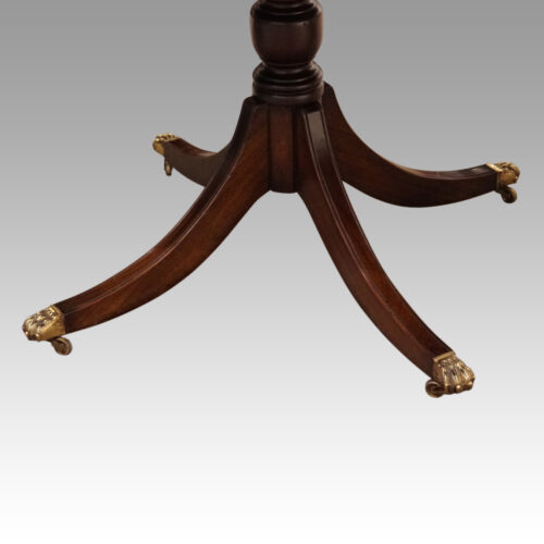 Regency style mahogany 3 pillar dining table central base