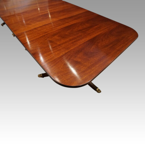 Regency style mahogany 3 pillar dining table end detail