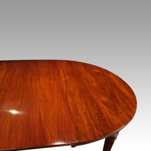 Edwardian mahogany circular extending dining table end view top