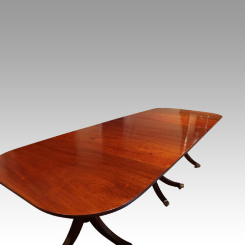 Edwardian mahogany 3 pillar dining table side