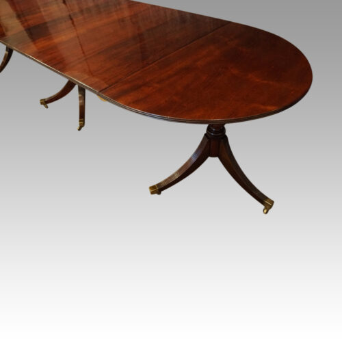 George V mahogany 3 pillar dining table end