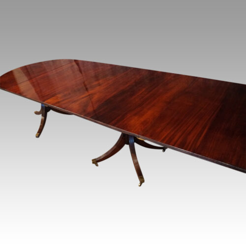 George V mahogany 3 pillar dining table side
