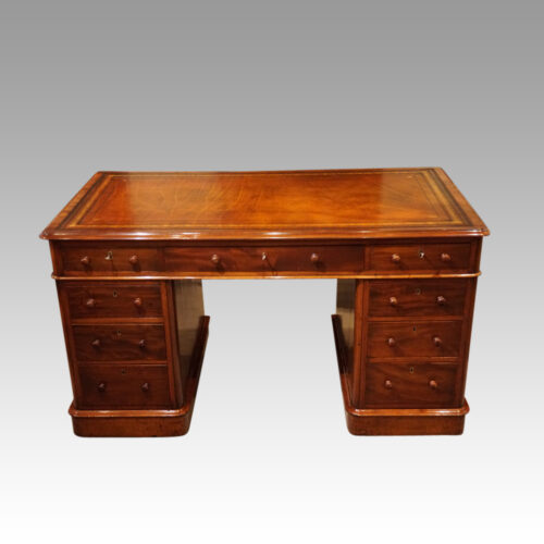 Victorian mahogany pedestal desk