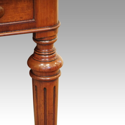 Victorian mahogany side table leg top turning