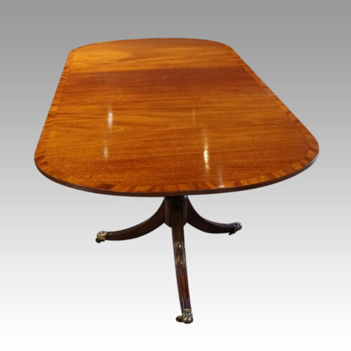 George V mahogany pedestal dining table end
