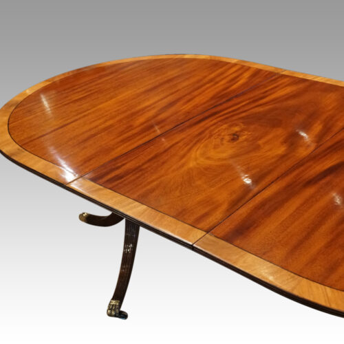 Regency style mahogany deep banded dining table detail