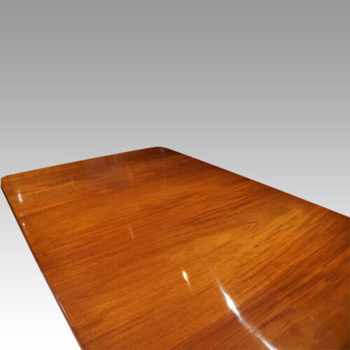 Victorian 12+seat mahogany dining table top detail