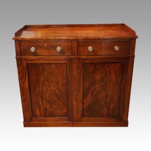 Georgian mahogany low linen press