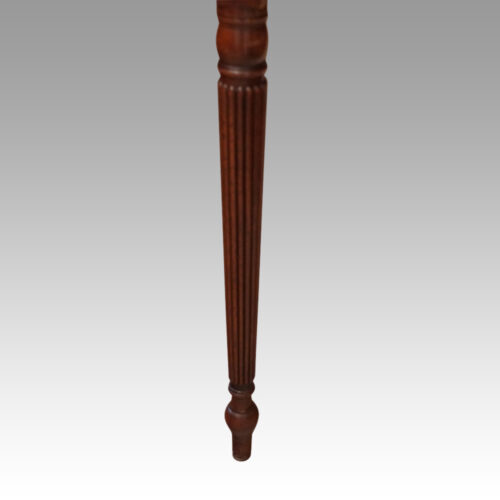 Mahogany reeded leg extending dining table leg detail
