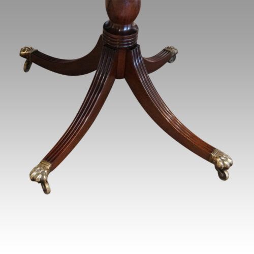 George III mahogany triple pillar dining table centre pedestal