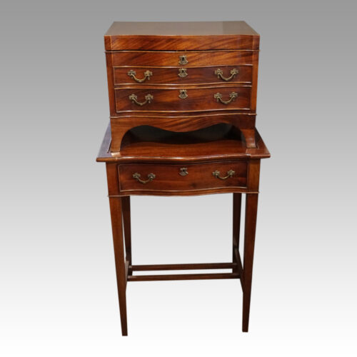 Edwardian mahogany canteen of cutlery closed