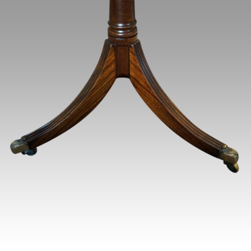 George V mahogany pillar dining table base detail