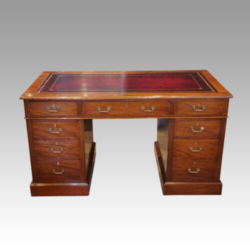 Victorian mahogany pedestal desk